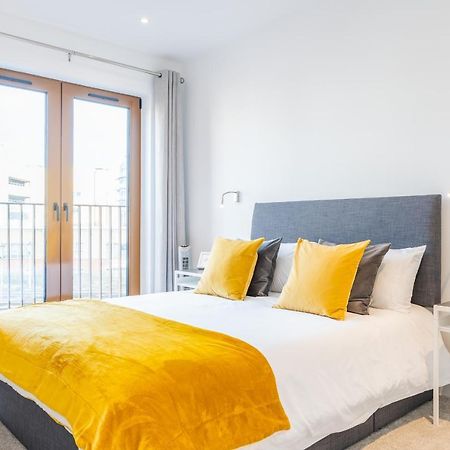 St Albans 2 Bed Luxury City Apartment, 5 Mins Walk To Train & Allocated Parking エクステリア 写真