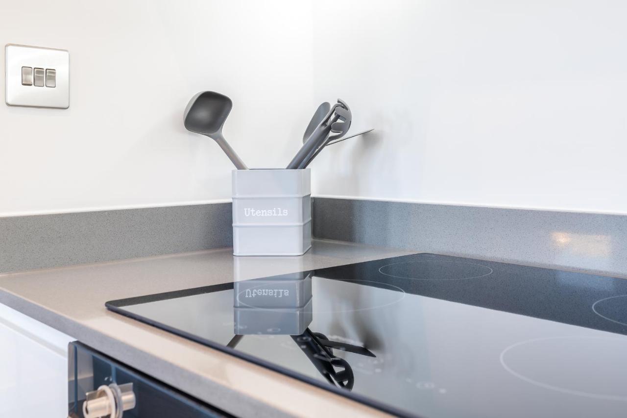 St Albans 2 Bed Luxury City Apartment, 5 Mins Walk To Train & Allocated Parking エクステリア 写真