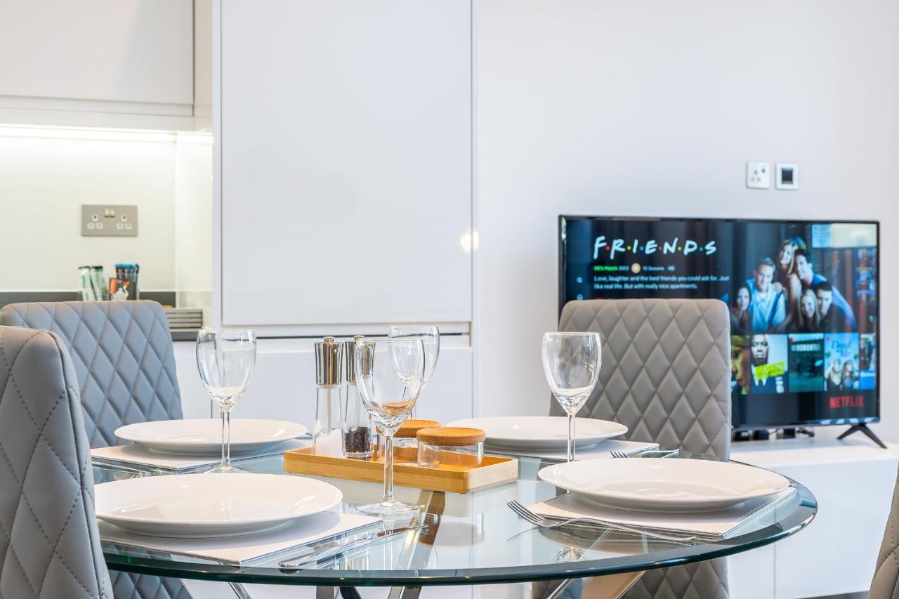 St Albans 2 Bed Luxury City Apartment, 5 Mins Walk To Train & Allocated Parking エクステリア 写真