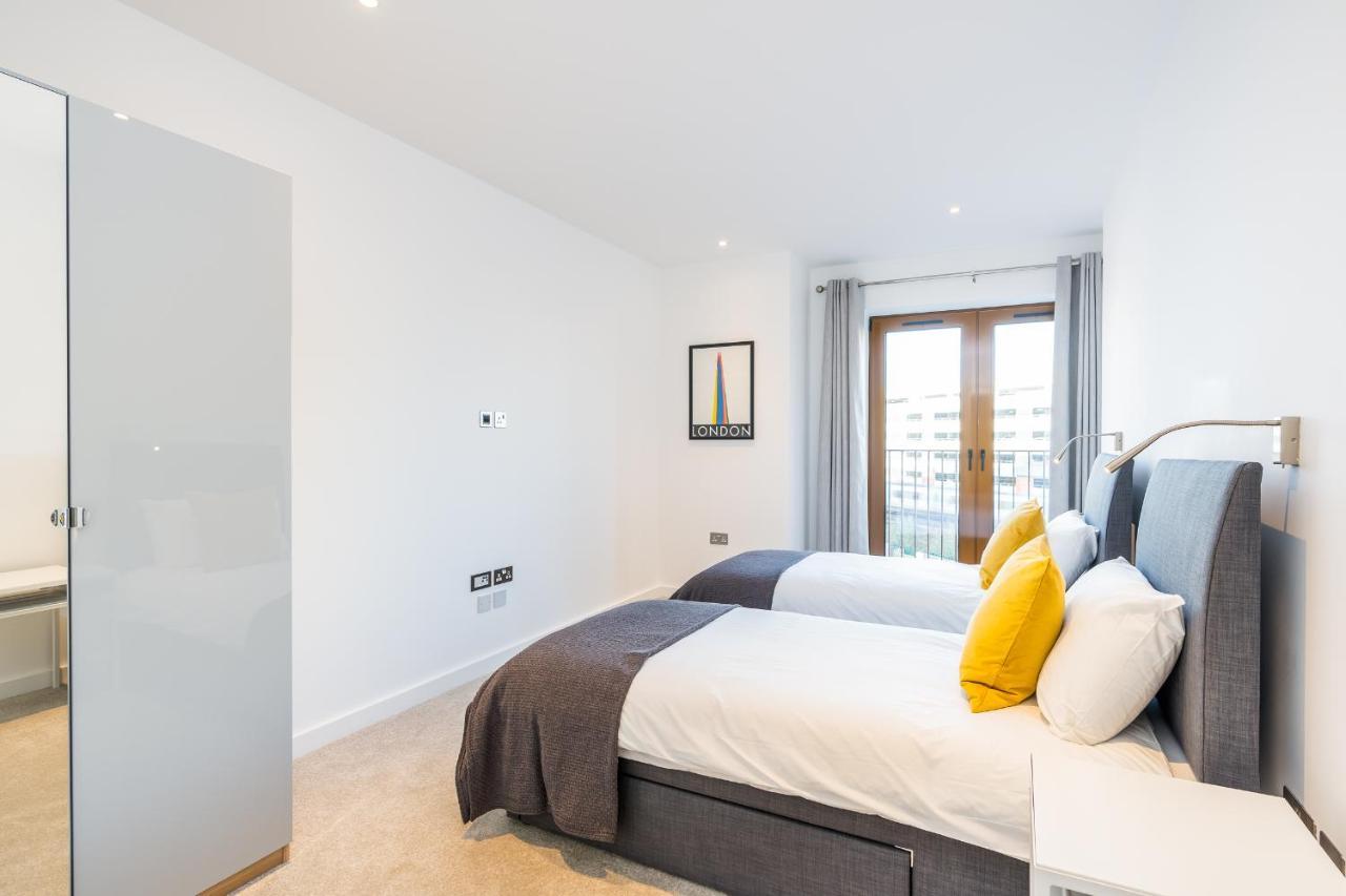St Albans 2 Bed Luxury City Apartment, 5 Mins Walk To Train & Allocated Parking エクステリア 写真