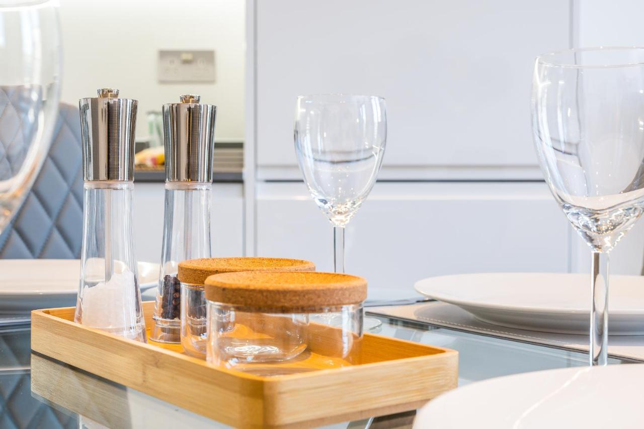 St Albans 2 Bed Luxury City Apartment, 5 Mins Walk To Train & Allocated Parking エクステリア 写真