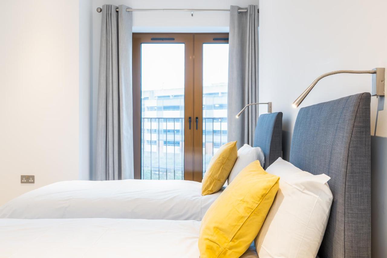 St Albans 2 Bed Luxury City Apartment, 5 Mins Walk To Train & Allocated Parking エクステリア 写真