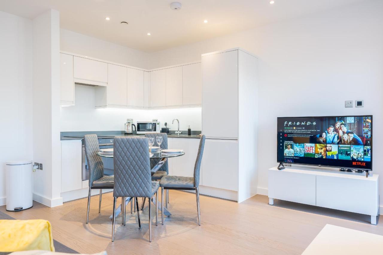 St Albans 2 Bed Luxury City Apartment, 5 Mins Walk To Train & Allocated Parking エクステリア 写真