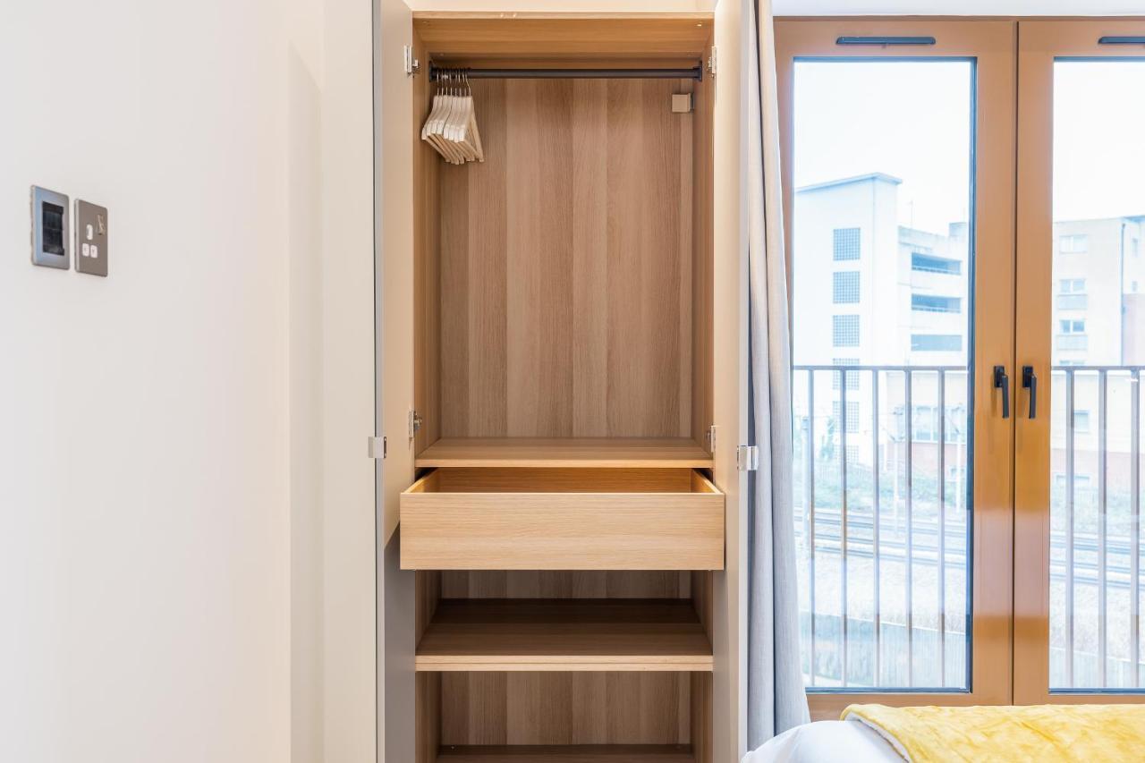 St Albans 2 Bed Luxury City Apartment, 5 Mins Walk To Train & Allocated Parking エクステリア 写真