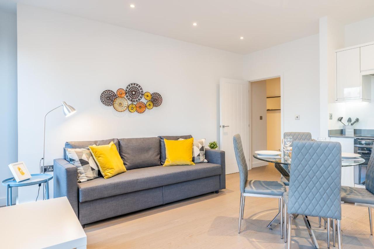 St Albans 2 Bed Luxury City Apartment, 5 Mins Walk To Train & Allocated Parking エクステリア 写真
