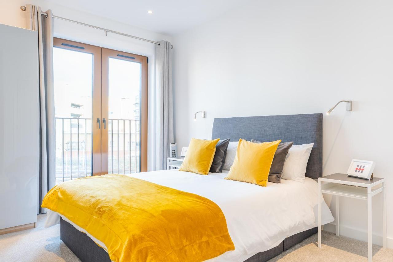 St Albans 2 Bed Luxury City Apartment, 5 Mins Walk To Train & Allocated Parking エクステリア 写真