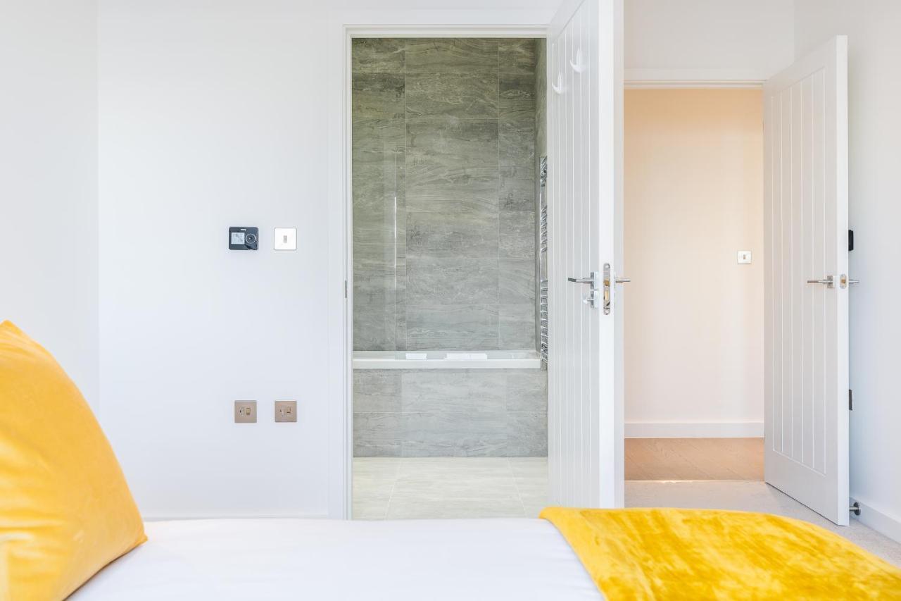 St Albans 2 Bed Luxury City Apartment, 5 Mins Walk To Train & Allocated Parking エクステリア 写真